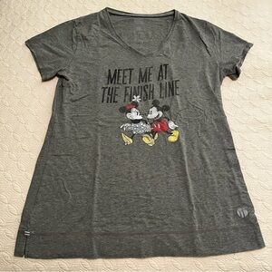 Raw Threads Disney Mickey & Minnie Mouse Core V Running Shirt (size Large)